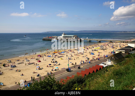 Bournemouth-Strand und dem Pier von East Cliff Stockfoto