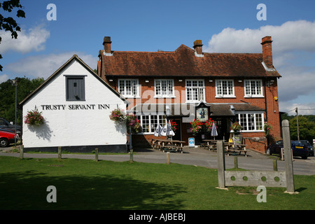 Treuer Diener Inn auf Minstead Dorfplatz im New Forest Stockfoto