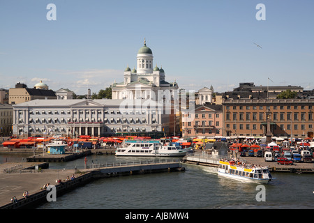 Finnland. Helsinki. Hafen, lutherische Kathedrale & Rathaus Stockfoto