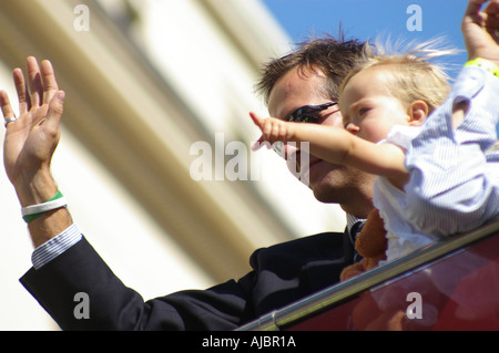 England Asche Feier Busse Ansatz Trafalgar Square Michael Vaughan und Tochter Stockfoto