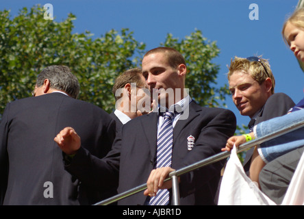 England Asche Feier Busse nähern Trafalgar Square Simon Jones Stockfoto