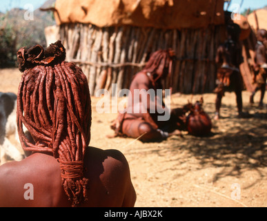 Himba-Dorf Szene Stockfoto