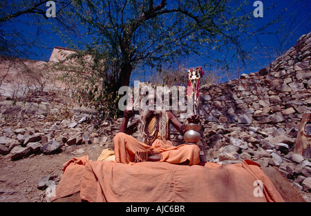 Jaipur Indien Bernstein Palast Sadhu (Heiliger) mit Dreizack Stockfoto