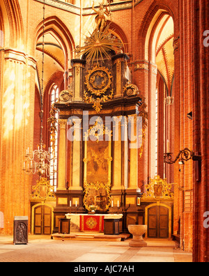 Nikolaikirche Innen Hauptaltar Wismar | Nikolai Kirche Innenansicht Hauptaltar Stockfoto