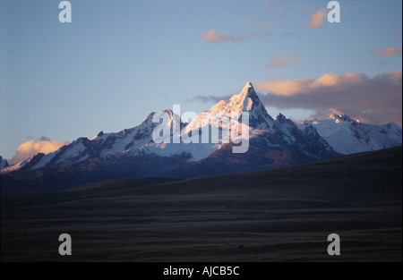 Ansichten des Nevado Huantsan von der Straße von Catac nach Chavin gesehen Stockfoto