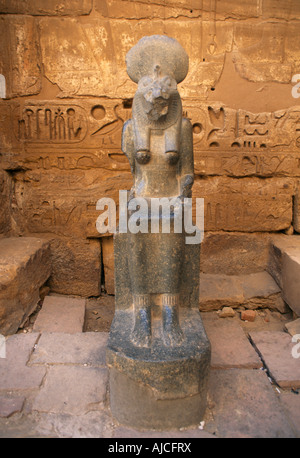 Luxor Ägypten Göttin Sakhmet Madinat Habu Leichenhalle Tempel Ramses III Löwe geleitet Göttin Stockfoto