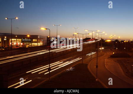 Auto Lichtspuren auf der North Circular, London Stockfoto