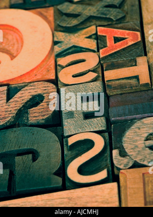 Alten viktorianischen Druck Buchstaben für Buchdruck, das umgekehrte Bild auf Papier zu drucken. Später wurde es bekannt als Roheisen. Stockfoto