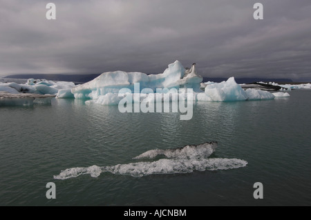 Eisberge in der Jökulsárlón Lagune am Fuße des Breidamerkur Gletscher Süd West Island Stockfoto