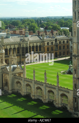 Universitätsstadt Cambridge Blick hinunter auf Teil der Kings College verzierten Bildschirme entlang Kings Parade Stockfoto