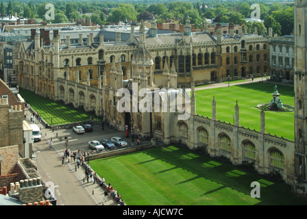 Universitätsstadt Cambridge Blick hinunter auf Teil der Kings College verzierten Bildschirme entlang Kings Parade Stockfoto