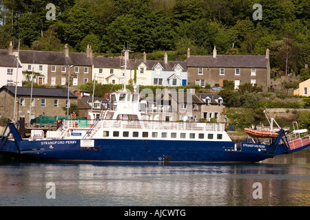 UK Nordirland County Down Strangford Fähre vertäut am Hafen Stockfoto