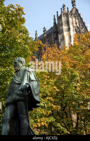 Skulptur von Jan van Nassau vor der Dom-Kirche in Utrecht, Niederlande Stockfoto