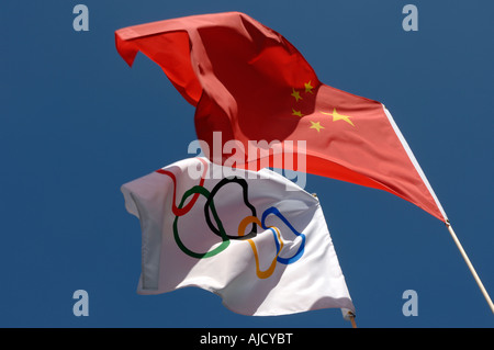 China und die Olympische Flagge Stockfoto