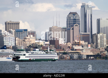 Skyline von Seattle Waterfront Stockfoto