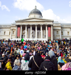 Andrang an den Eid Feierlichkeiten am Trafalgar Square in London 20. Oktober 2007 Stockfoto