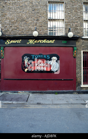 Die Seite der Toner Pub im Baggot St Dublin Irland illustrieren Essen & trinken und James Joyce Stockfoto