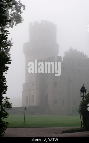 Warwick Castle in Nebel, Warwickshire, England, UK Stockfoto