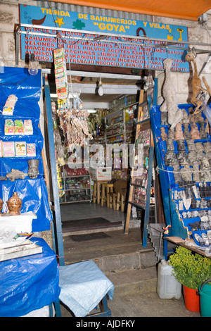 Shop-in-die Hexe Markt Mercado de Hechiceria auf der Calle Linares in zentralen La Paz, Bolivien Stockfoto