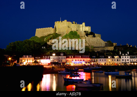 Britischen Kanalinseln Jersey Gorey St Hochmuts Schloss mit Stadt und Hafen Stockfoto