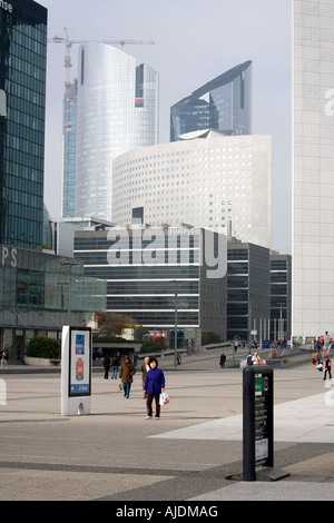 La Defense einen großen Geschäftsviertel der Stadt Paris und der grösste Zweck gebaut Geschäftsviertel in Europa Stockfoto