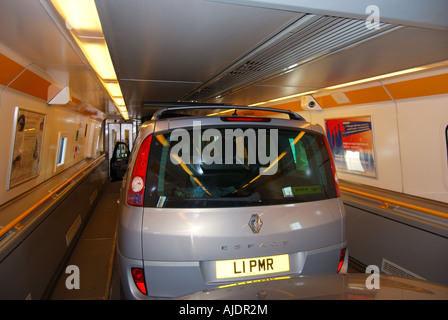 Autos innerhalb Eurostar Zug in Folkestone, Kent, England, Vereinigtes Königreich Stockfoto