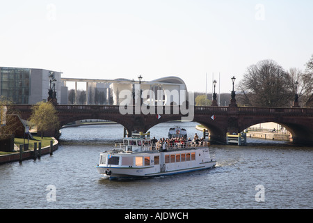 Berliner Kanzleramt Bundeskanzleramt Bundesforschungsanstalt Kanzleramt Moltkebruecke Bruecke Moltkebrücke Spree Stockfoto