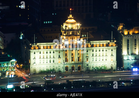 beleuchteten Gebäuden auf der Bund in Shanghai Stockfoto