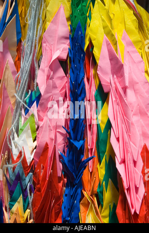 Frieden würde Symbol Papier Kran Ketten Changi Kapelle Schrein für die des zweiten Weltkrieges alliierte Truppen, die Singapur verteidigt Stockfoto