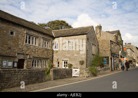 GRASSINGTON North Yorkshire England UK Kirche Haus und die Post im Prinzip des oberen Wharfedale Dorf Stockfoto