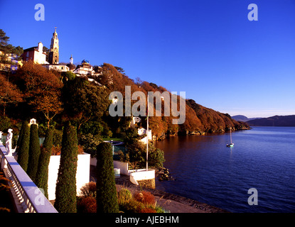 Portmeirion Aussicht auf Dorf und Dwyryd Mündung im Herbst Gwynedd Nord-Wales Stockfoto