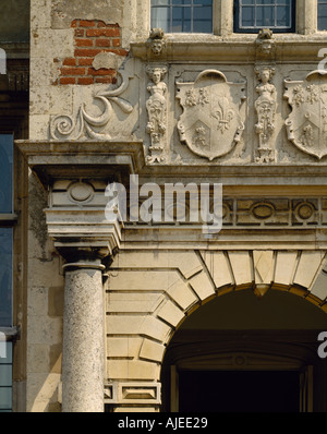 Das Wappen über dem Eingang gehört zu Sir John Wyndham 1558 1645 in Felbrigg Hall Norfolk Stockfoto