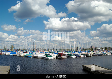 Boote am Nepean Segelclub verankert Stockfoto