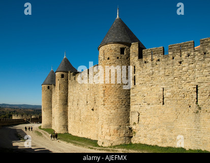 Türme und Burgmauern, Lices Hautes, Cite, Carcassonne, Frankreich Stockfoto