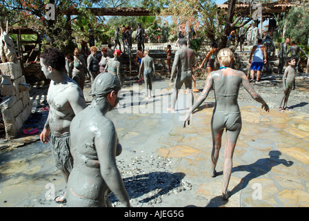 Touristen nach ein Schlammbad in der Nähe von Dalyan Dorf und Köycegiz-See in der Türkei Stockfoto