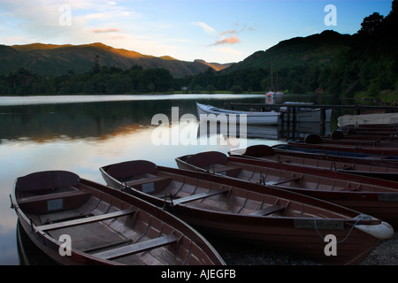 England, Cumbria Ullswater Rudern Boote und die beeindruckende Aussicht auf Ullswater Teil des Lake District National Park Stockfoto