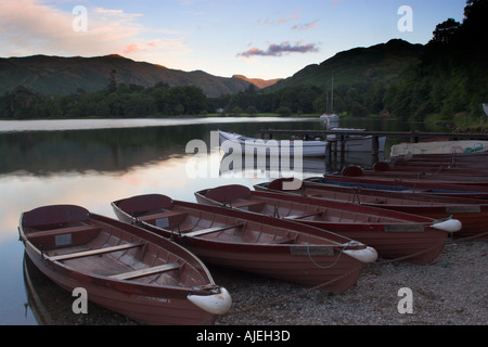 England, Cumbria Ullswater Rudern Boote und die beeindruckende Aussicht auf Ullswater Teil des Lake District National Park Stockfoto