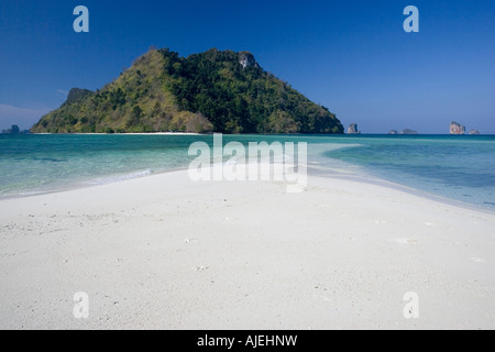 Eine Ebbe Sand Bar links ko tup Island, Chicken Island aus Ao Nang thailand Stockfoto