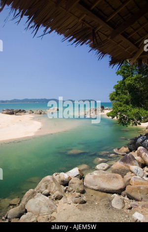 Blick auf den Fluss und Strand in der Nähe von Poseidon Bungalows Khao Lak Thailand Stockfoto