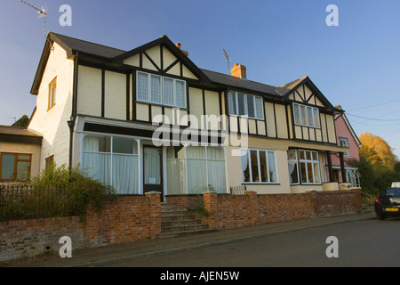 Holz gerahmte Hütte in Rattlesden Dorf in Suffolk, UK 2007 Stockfoto