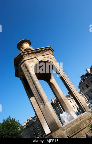 Brunnen von Stefano Vallerio Pieroni auf der Terrasse zu Fuß in das Stadtzentrum von Bath Somerset England Stockfoto