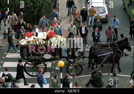 Beerdigung von Gangster Ronnie Kray Beerdigung, Bethnal Green im East End von London. 1995. England, UK. Stockfoto