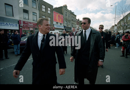 Gangster Ronnie Krays Beerdigung in Bethnal Green im East End von London. 1995 Stockfoto