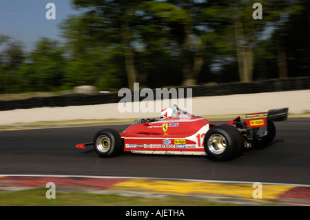 Bob Baker Rennen seine 1979 Ferrari 312T4 Formel-1-Rennwagen bei der 2006 Kohler International Challenge mit Brian Redman Stockfoto