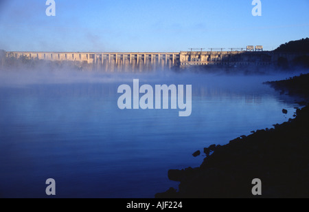 Lake Of The Ozarks Bagnell Dam in der Nacht Stockfoto