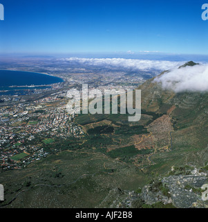 Kapstadt und Vororten Devils Peak Hafen und Tafelbucht von der Spitze der Tafelberg in Südafrika Stockfoto