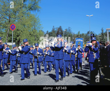Eine Schule Blaskapelle; 17. Mai (Tag der Verfassung) feiern, Kristiansand, Vest-Agder, Norwegen. Stockfoto