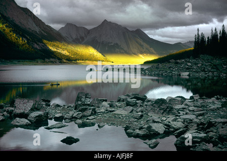 Medicine Lake Jasper Nationalpark kanadischen Rocky Mountains Alberta Kanada Stockfoto