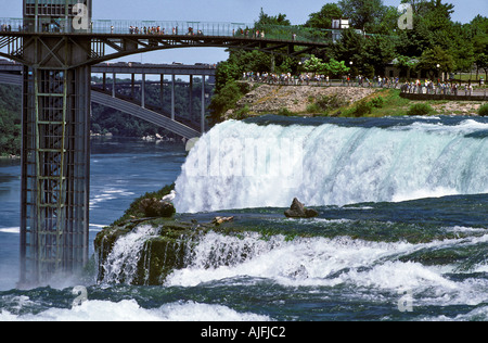 Die amerikanischen Wasserfälle auf Niagara Falls NY Stockfoto