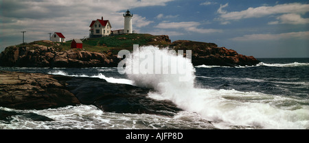 Cape Neddick oder Nubble Leuchtturm am langen Sand Strand in der Nähe von York in Maine Stockfoto